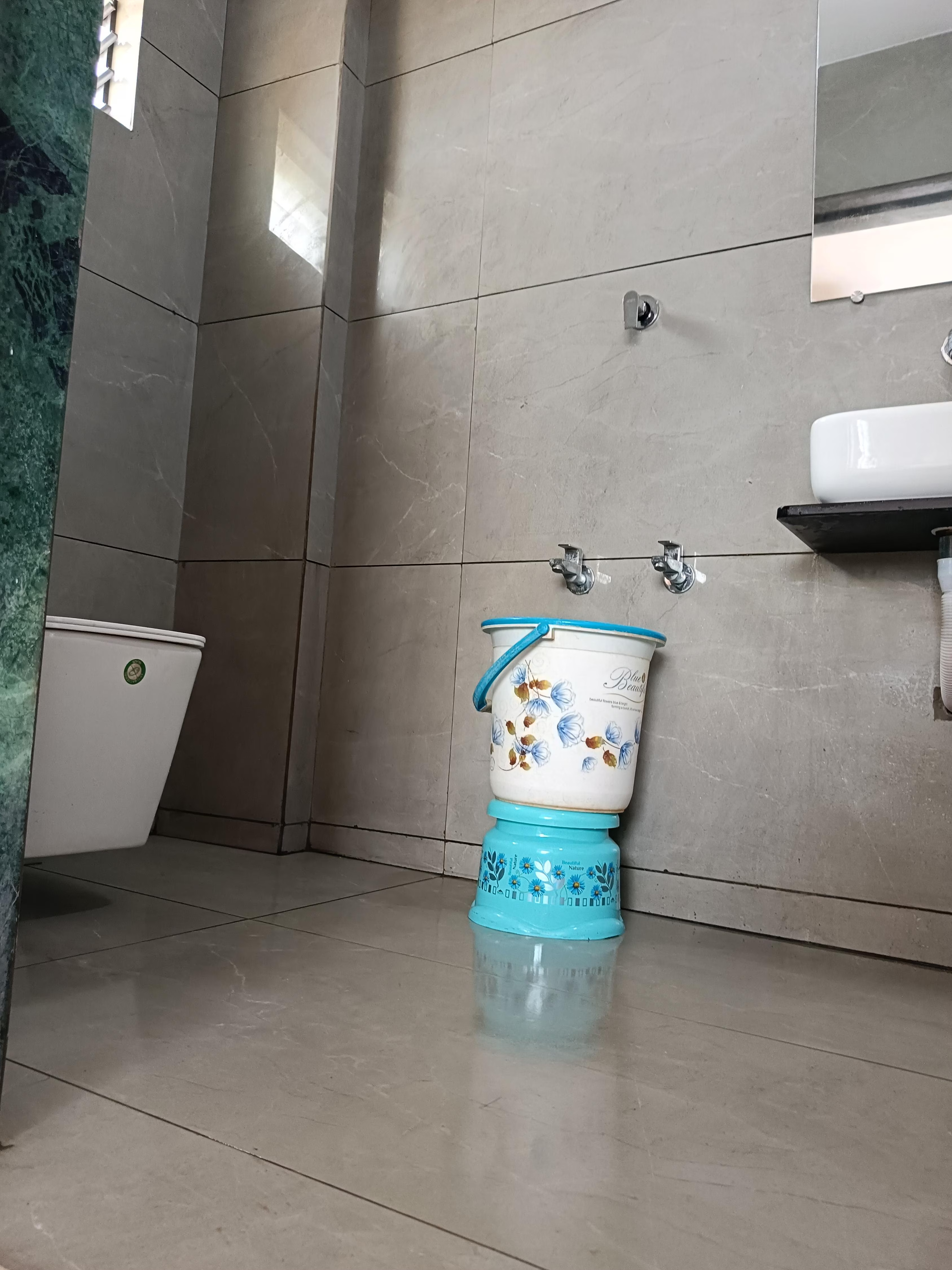 Spotless washroom for Hotel Somnath Atithigruh's triple bed room, featuring clean fixtures and a shower.
